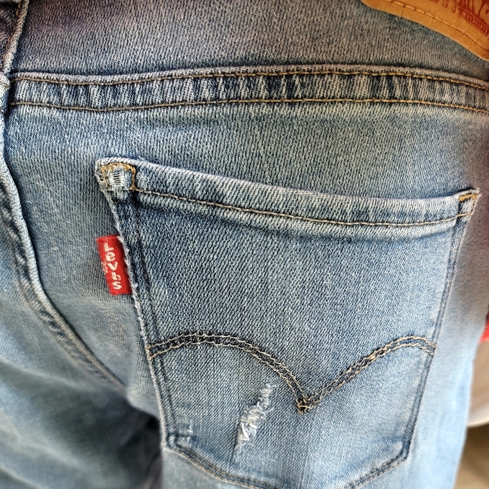 Levi's 711 Skinny Women's Ripped Denim Jeans Size 31